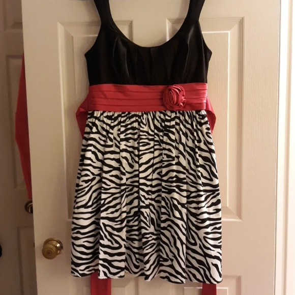 City Triangles Party Dress - Picture 1 of 8